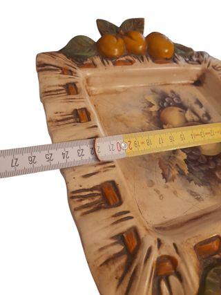 Piatto da portata decorato con frutta