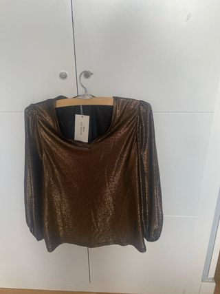 Blusa dorada brillante fiesta
