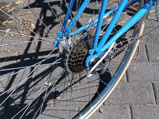 Bicicleta paseo clásica restaurada azul