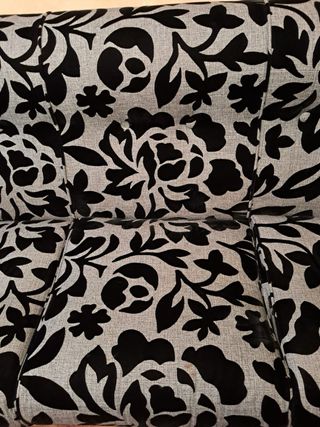 Sofá de tela con estampado floral
