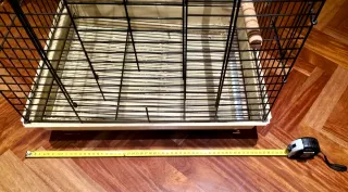 Jaula para pájaros negra y beige