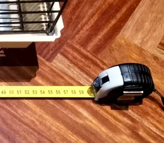 Jaula para pájaros negra y beige