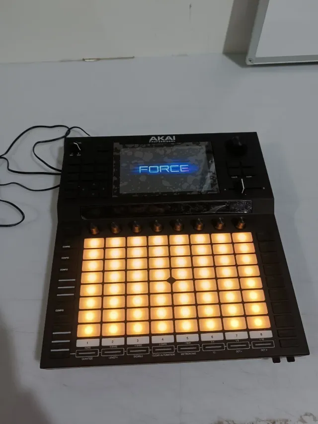 Akai Professional FORCE P11Y0385