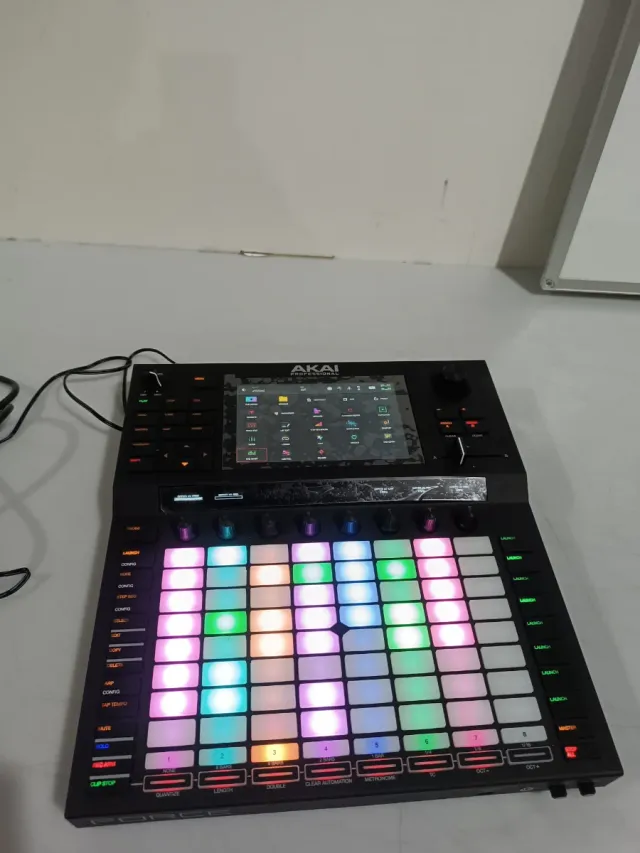 Akai Professional FORCE P11Y0385