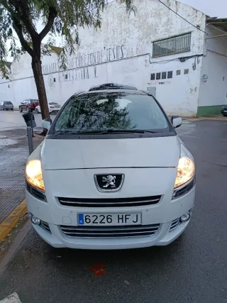 Peugeot 5008 2011
