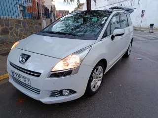 Peugeot 5008 2011
