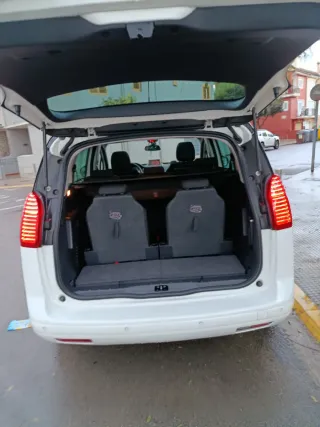 Peugeot 5008 2011