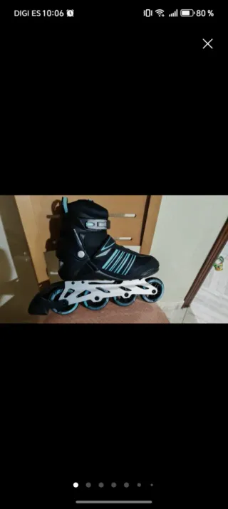 Patines en línea negros y turquesa