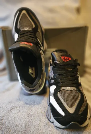 New Balance 9060 Zapatillas Negras y Grises