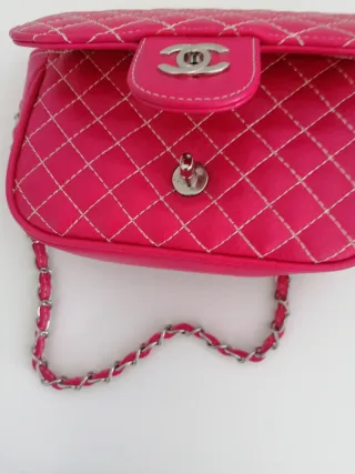 Bolso  con cadena plateada