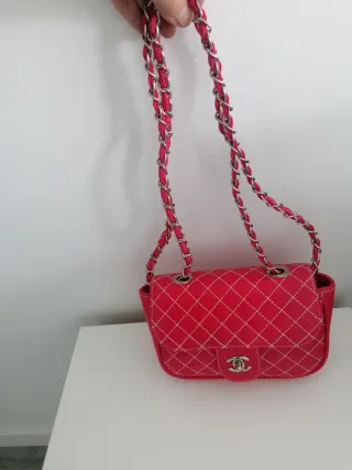 Bolso  con cadena plateada