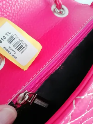 Bolso  con cadena plateada