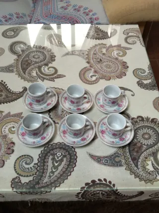 Juego 6 tazas café porcelana. Pequeñas.