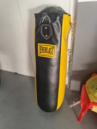 Saco de boxeo Everlast amarillo y negro