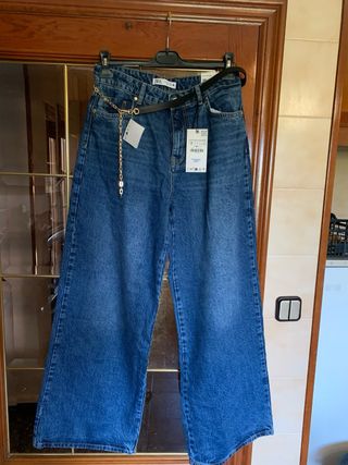 Vaqueros Zara Anchos con Cinturón Cadena