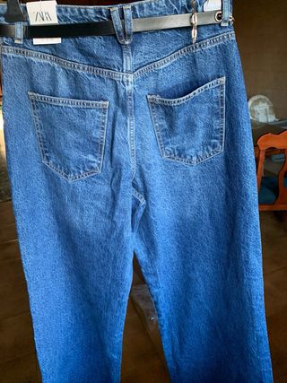 Vaqueros Zara Anchos con Cinturón Cadena