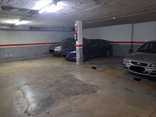 Garaje en venta en La Font de la Guatlla en Barcelona