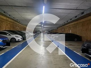 Garaje en venta en Can Serra en Hospitalet de Llobregat, L´