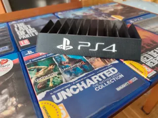 Lote 8 Videojuegos PS4 más soporte para colocarlos