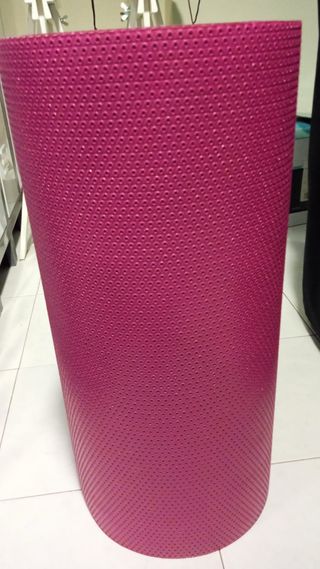 Esterilla rosa con relieve