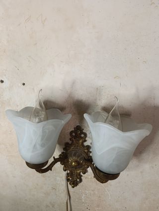 Applique Modernista a Doppio Braccio con Tulipani Marmorizzati