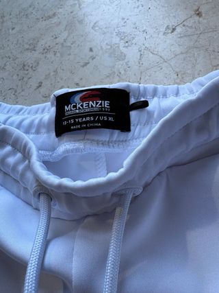 Pantalones cortos McKenzie blancos y grises