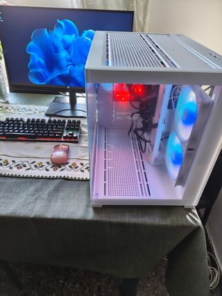 PC Gaming Blanco con RGB