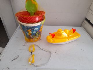 Barca Giocattolo Gialla e Secchiello Spiaggia