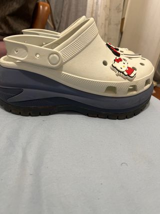 Zuecos Crocs plataforma Hello Kitty