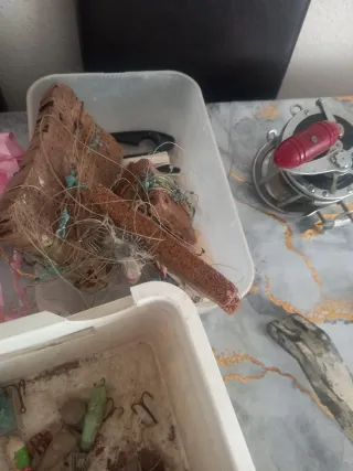 Carrete pesca y plomos tlf643330733