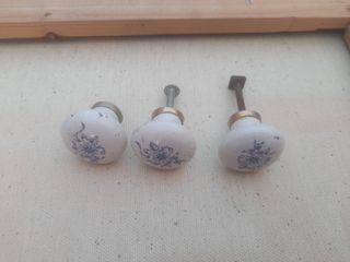 Pomelli ceramica bianchi con viti