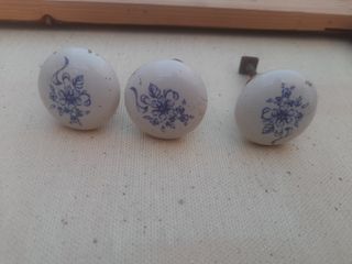 Pomelli ceramica bianchi con viti