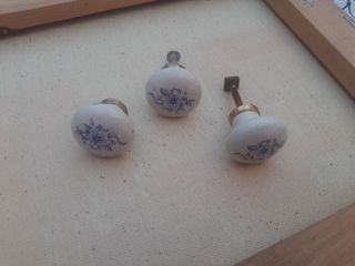 Pomelli ceramica bianchi con viti