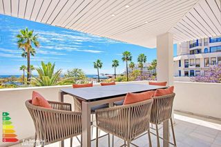 Piso en alquiler en Playa de la Fontanilla en Marbella