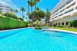 Piso en alquiler en Playa de la Fontanilla en Marbella