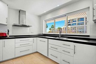 Piso en alquiler en Playa de la Fontanilla en Marbella