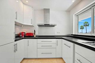 Piso en alquiler en Playa de la Fontanilla en Marbella