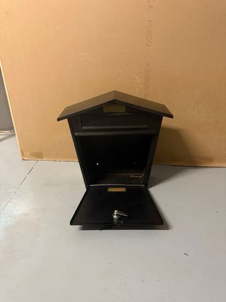 Buzón de Correos Negro con Llave