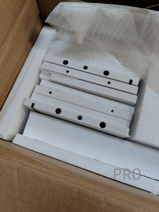 Mobile bagno VASAGLE con illuminazione LED, 16,5 x 70 x 75 cm, presa multipla, cesta a sospensione, supporto asciugacapelli, per lavabo, bianco nuvola BBK126W01