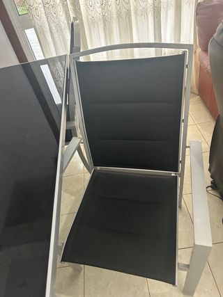 Mesa de cristal con 4 sillas