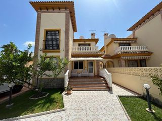 Chalet en venta en La Siesta - El Salado - Torreta en Torrevieja