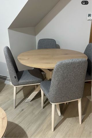Juego de 4 sillas de comedor nuevas sin estrenar