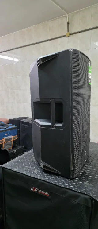 Mackie Thump 15A Activo 1300W