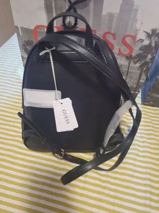 Mochila Guess Negra con Cartera