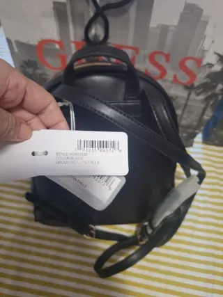 Mochila Guess Negra con Cartera