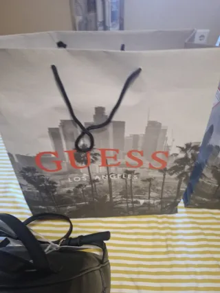 Mochila Guess Negra con Cartera