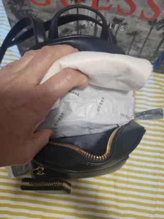 Mochila Guess Negra con Cartera