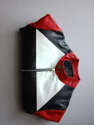 Giubbino ecopelle nero, rosso, bianco Tg M