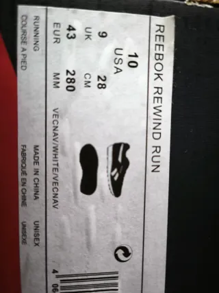 Reebok azul y blanco. Sin usar con etiqueta.