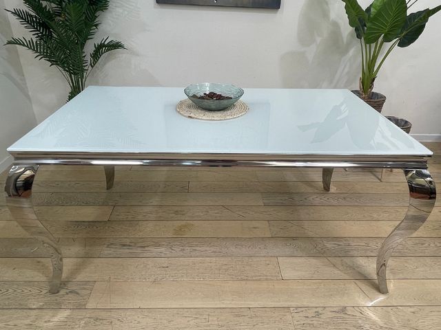 MESA DE COMEDOR DE CRISTAL Y PATAS CROMADAS
